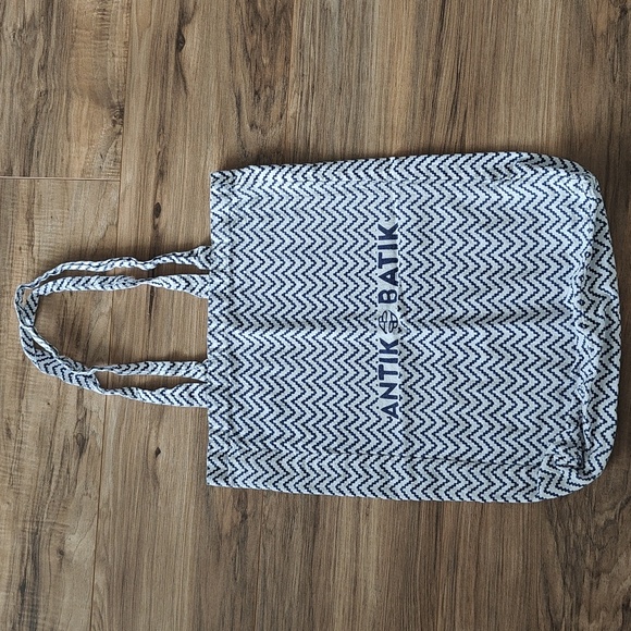 Antik Batik Handbags - EUC Antik Batik tote bag